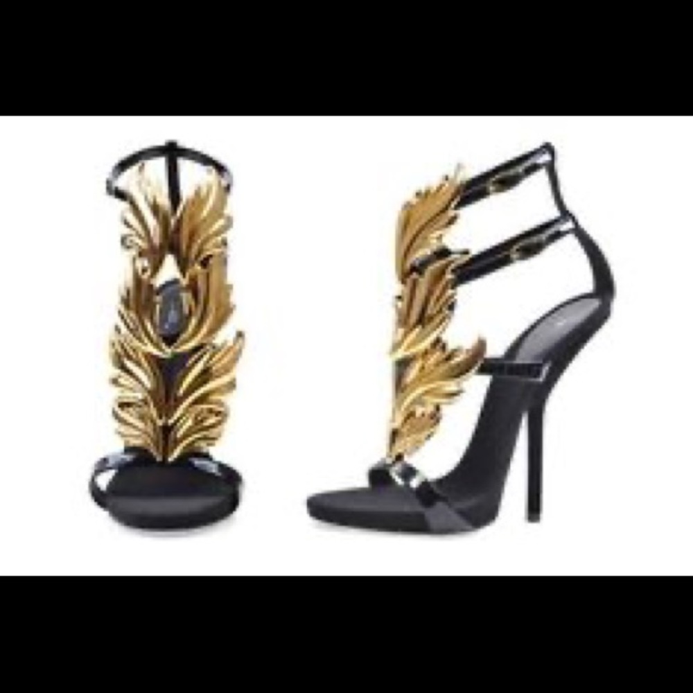 Giuseppe Zanotti
Black/Gold Cruel Summer Wing Heel - Picture 5 of 6